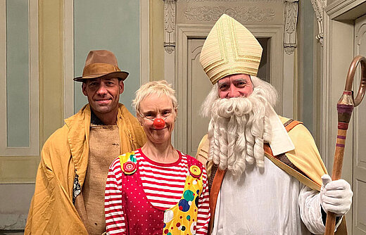 Ingo Hoffmann als Bettler, Klinikclownin Anke Plaßmann, Guido Hoffmann als St. Martin